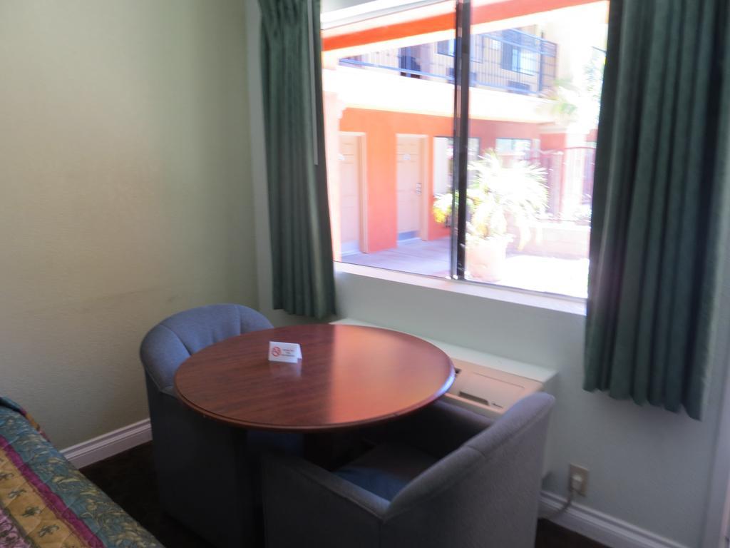 Azusa Inn West Covina Room photo